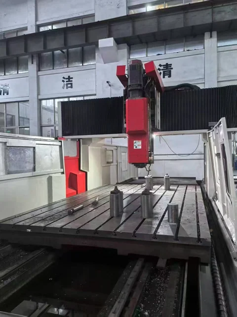 AWEA 4025 — Machine and worktable overview