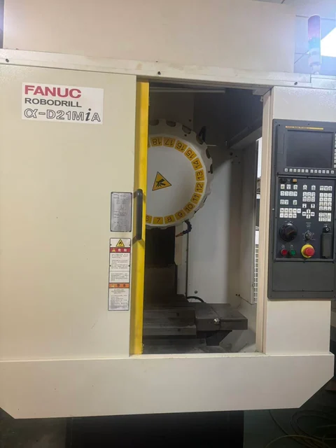 FANUC ROBODRILL α-D21MiA — Machine front view