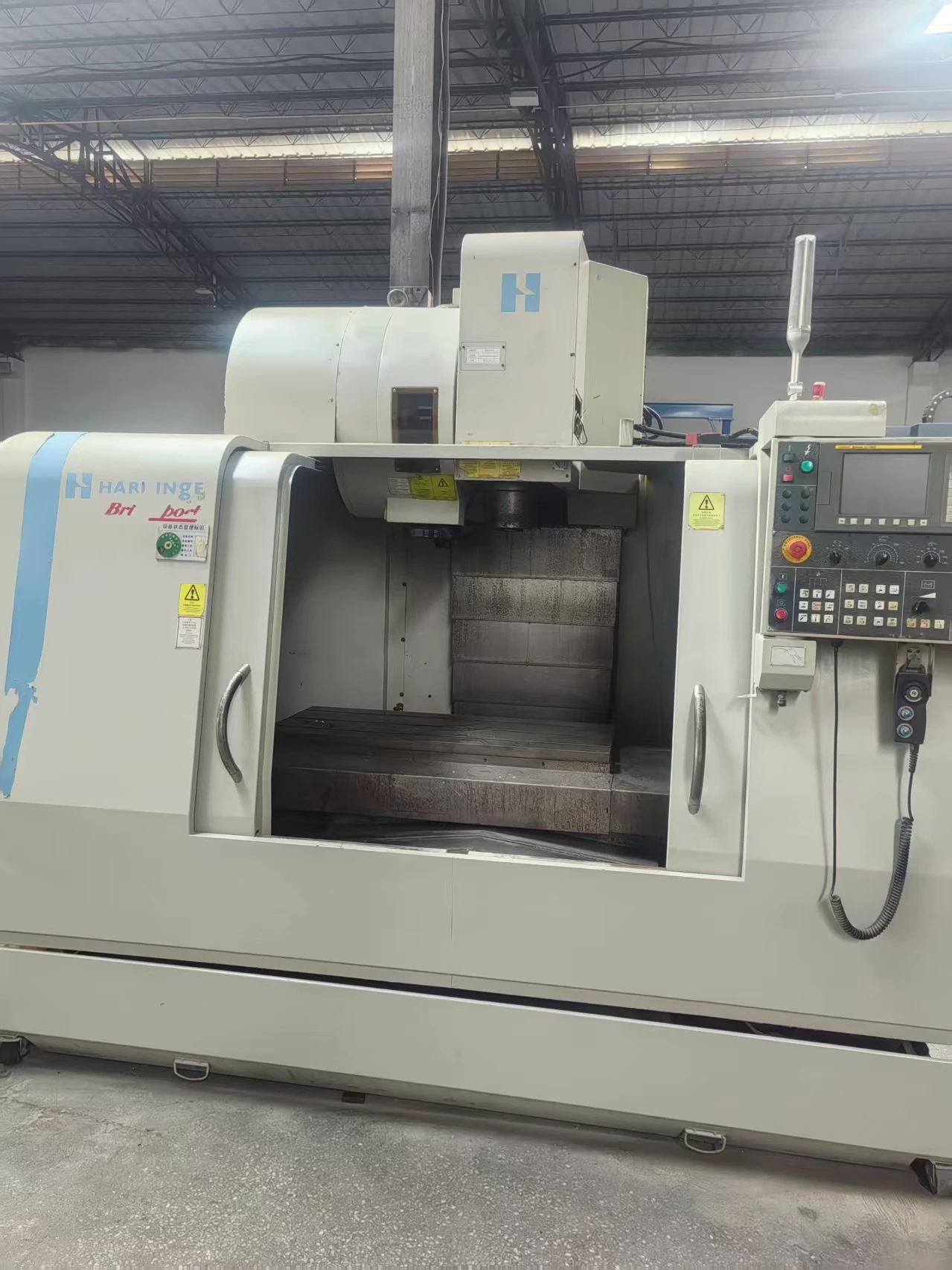 HARDINGE / BRIDGEPORT GX 1000 — HARDINGE BRIDGEPORT GX 1000 machine front view