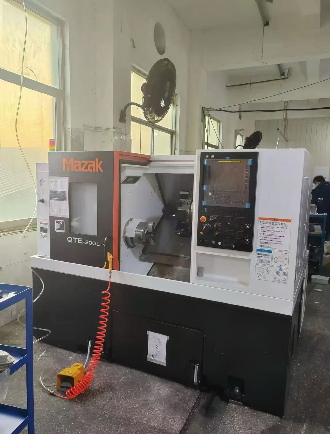 MAZAK QTE-200L — Machine front view with door open