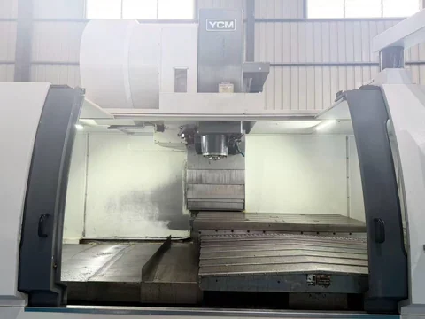 Spindle and axis travel area